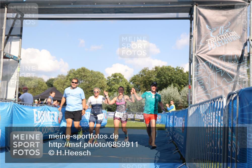 25.08.2024 - Elbe Triathlon Hamburg H.Heesch http://msf.ph/oto/6859911 25.08.2024 16:36:01 Ziel  meine-sportfotos.de