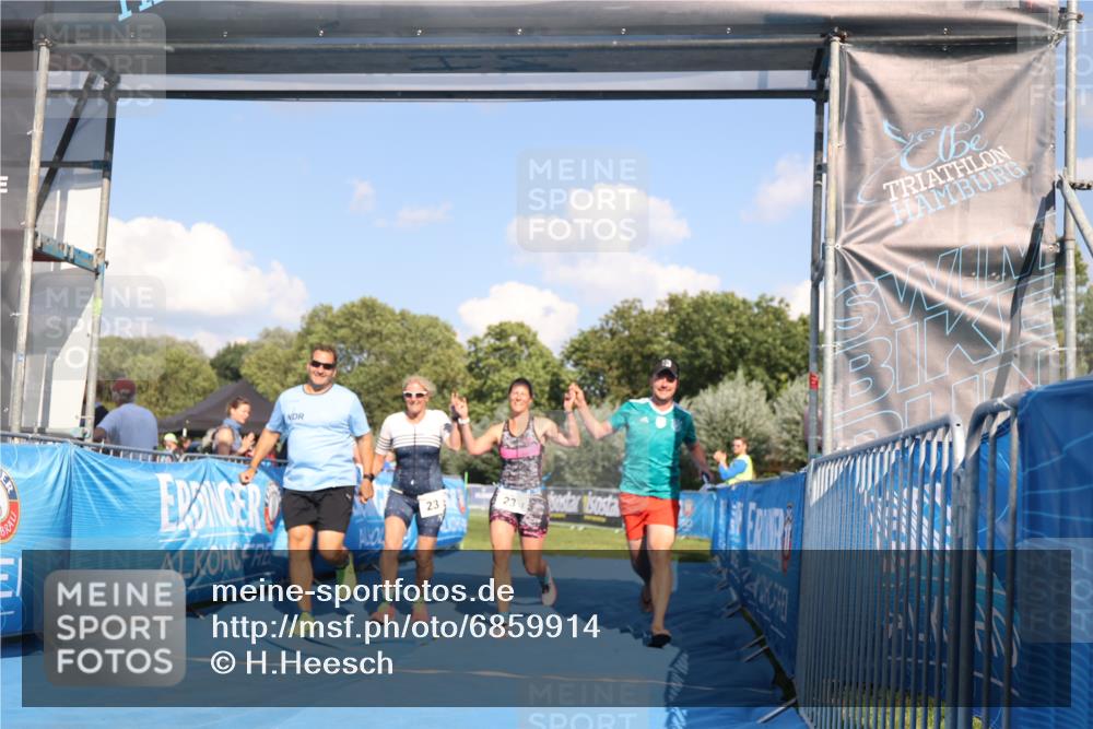25.08.2024 - Elbe Triathlon Hamburg H.Heesch http://msf.ph/oto/6859914 25.08.2024 16:36:01 Ziel  meine-sportfotos.de