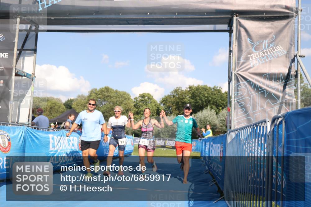 25.08.2024 - Elbe Triathlon Hamburg H.Heesch http://msf.ph/oto/6859917 25.08.2024 16:36:01 Ziel  meine-sportfotos.de