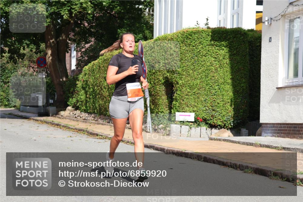25.08.2024 - 20. Blankeneser Heldenlauf Strokosch-Dieckow http://msf.ph/oto/6859920 25.08.2024 10:00:42 Ziel 109, 172, 292, 293 meine-sportfotos.de