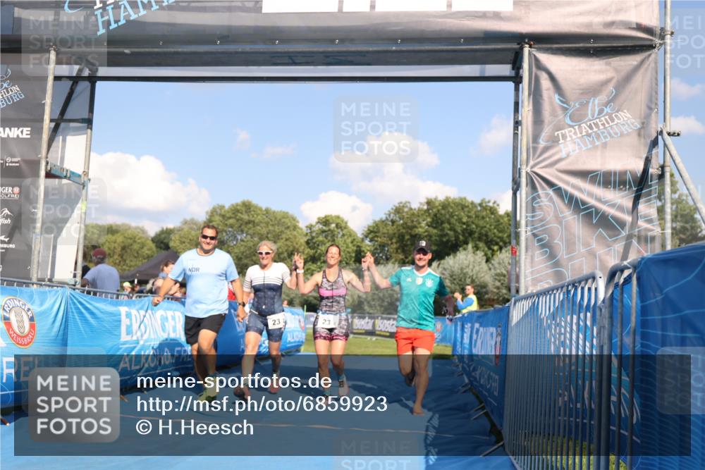 25.08.2024 - Elbe Triathlon Hamburg H.Heesch http://msf.ph/oto/6859923 25.08.2024 16:36:01 Ziel  meine-sportfotos.de