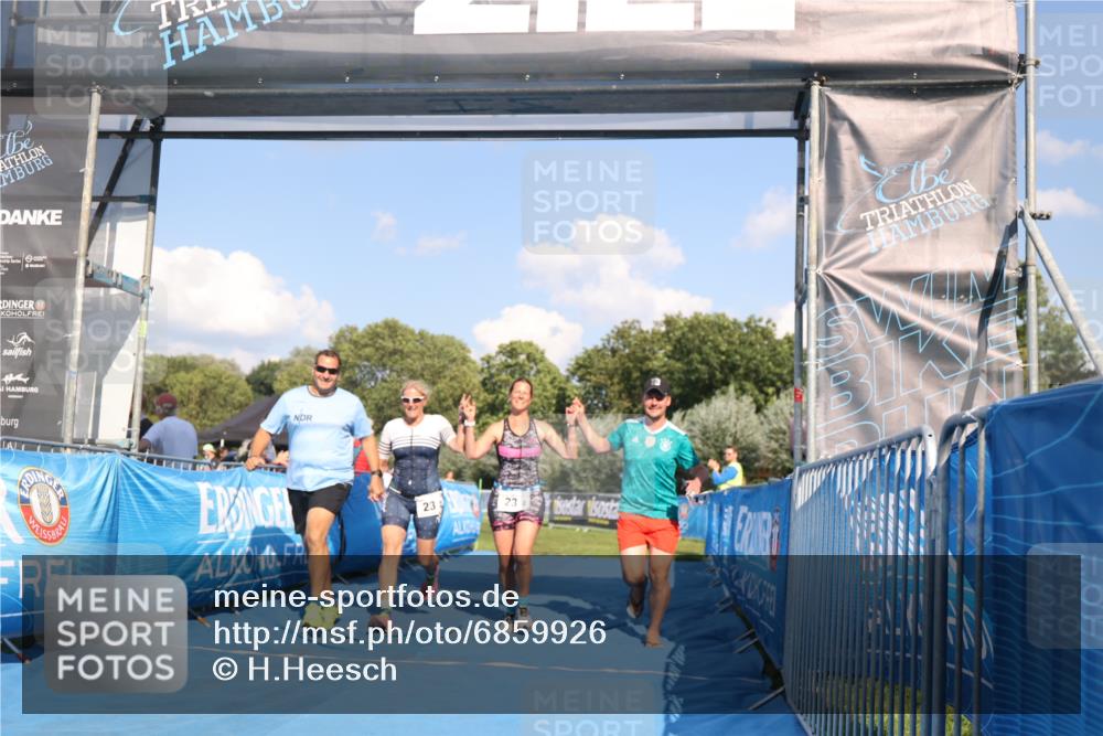 25.08.2024 - Elbe Triathlon Hamburg H.Heesch http://msf.ph/oto/6859926 25.08.2024 16:36:01 Ziel  meine-sportfotos.de