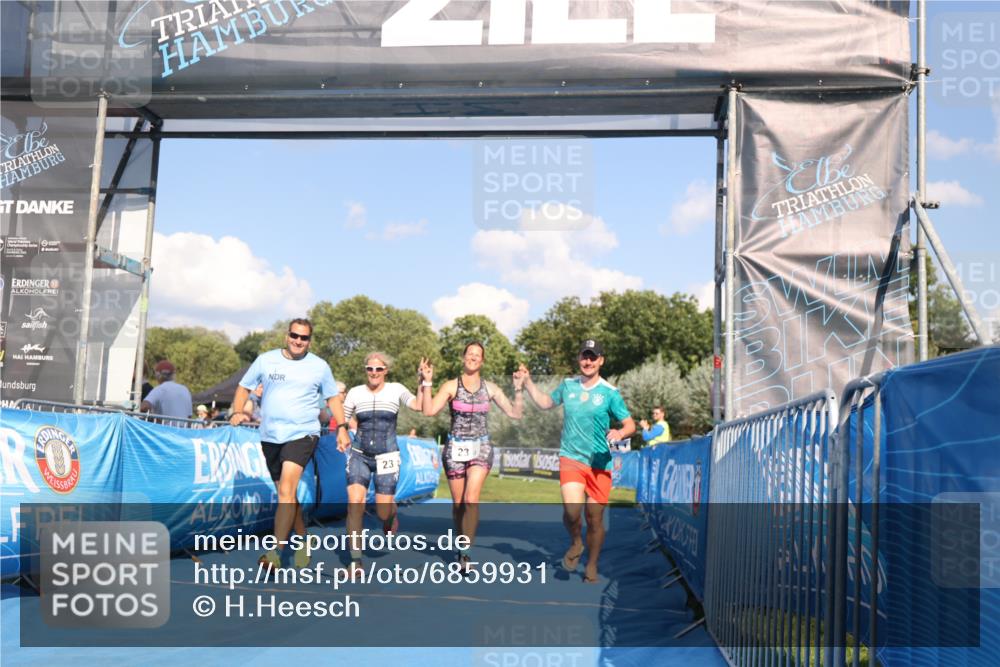25.08.2024 - Elbe Triathlon Hamburg H.Heesch http://msf.ph/oto/6859931 25.08.2024 16:36:01 Ziel  meine-sportfotos.de