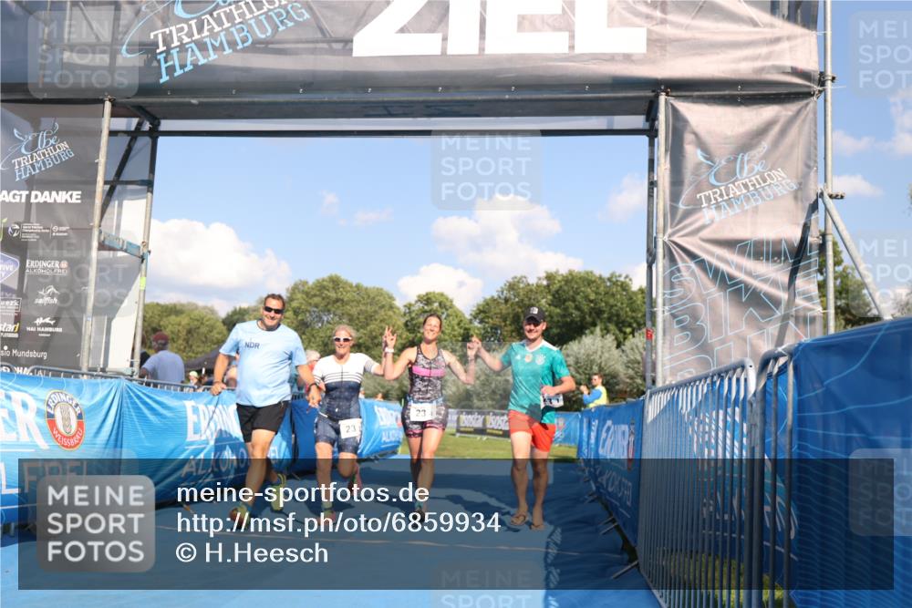 25.08.2024 - Elbe Triathlon Hamburg H.Heesch http://msf.ph/oto/6859934 25.08.2024 16:36:01 Ziel  meine-sportfotos.de