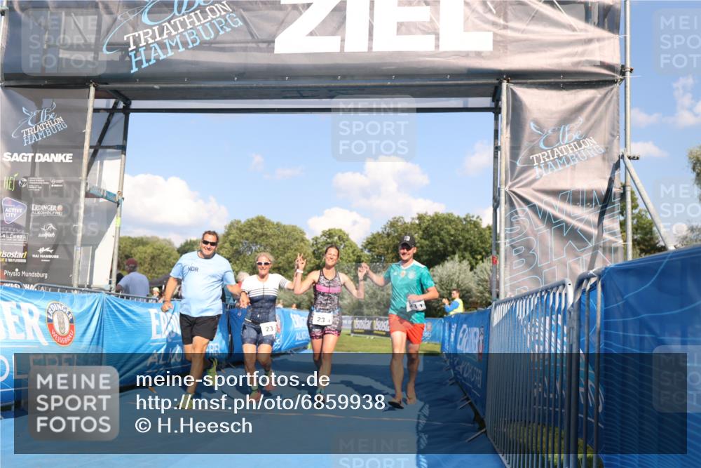 25.08.2024 - Elbe Triathlon Hamburg H.Heesch http://msf.ph/oto/6859938 25.08.2024 16:36:01 Ziel  meine-sportfotos.de