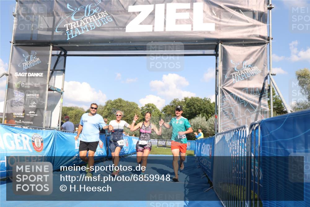 25.08.2024 - Elbe Triathlon Hamburg H.Heesch http://msf.ph/oto/6859948 25.08.2024 16:36:01 Ziel  meine-sportfotos.de