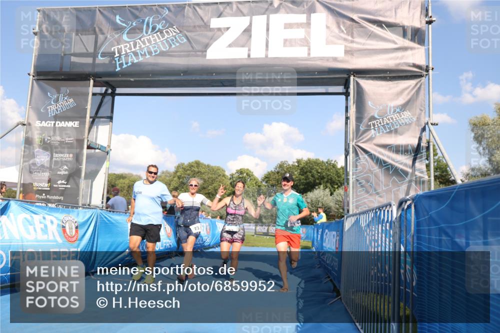 25.08.2024 - Elbe Triathlon Hamburg H.Heesch http://msf.ph/oto/6859952 25.08.2024 16:36:01 Ziel  meine-sportfotos.de