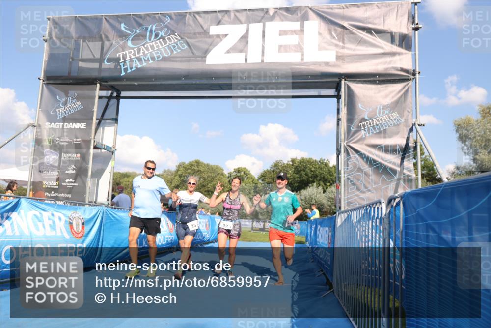 25.08.2024 - Elbe Triathlon Hamburg H.Heesch http://msf.ph/oto/6859957 25.08.2024 16:36:01 Ziel  meine-sportfotos.de
