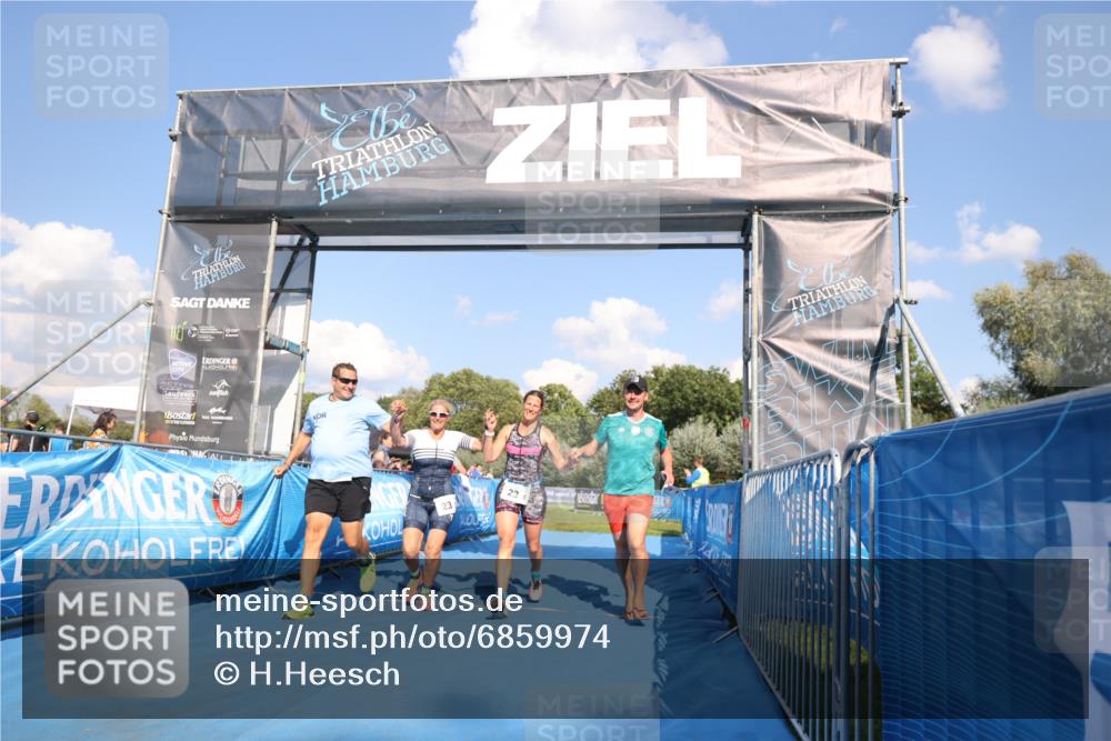 25.08.2024 - Elbe Triathlon Hamburg H.Heesch http://msf.ph/oto/6859974 25.08.2024 16:36:01 Ziel  meine-sportfotos.de