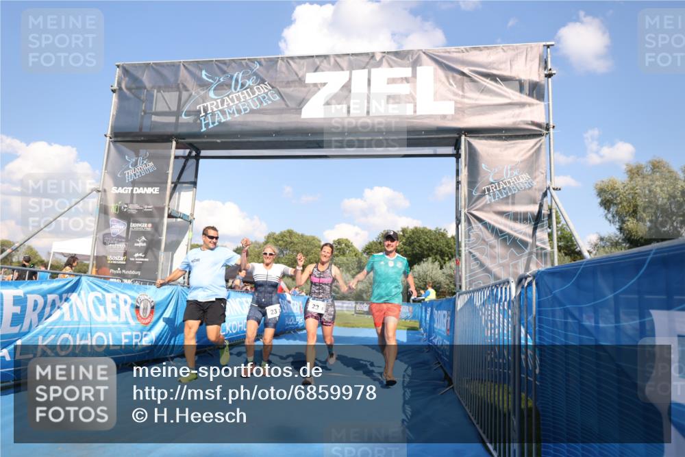 25.08.2024 - Elbe Triathlon Hamburg H.Heesch http://msf.ph/oto/6859978 25.08.2024 16:36:01 Ziel  meine-sportfotos.de