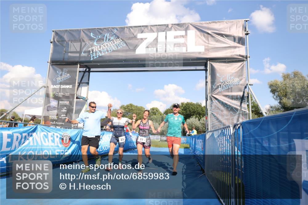 25.08.2024 - Elbe Triathlon Hamburg H.Heesch http://msf.ph/oto/6859983 25.08.2024 16:36:01 Ziel  meine-sportfotos.de
