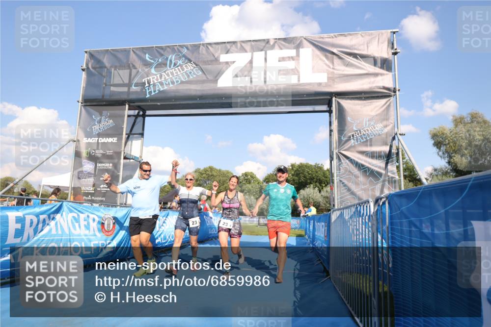 25.08.2024 - Elbe Triathlon Hamburg H.Heesch http://msf.ph/oto/6859986 25.08.2024 16:36:01 Ziel  meine-sportfotos.de