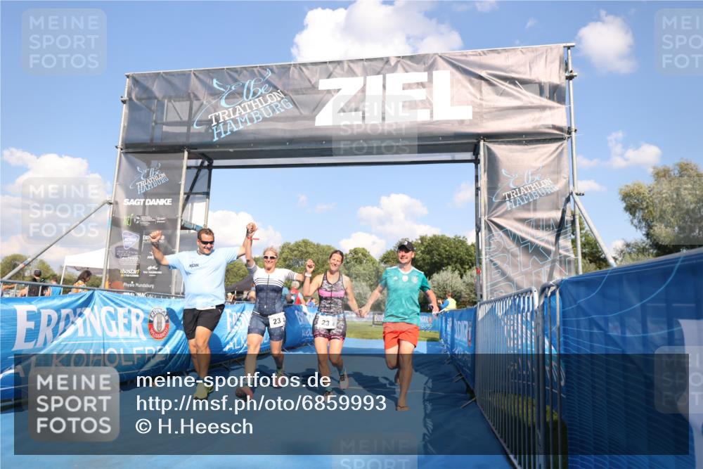 25.08.2024 - Elbe Triathlon Hamburg H.Heesch http://msf.ph/oto/6859993 25.08.2024 16:36:01 Ziel  meine-sportfotos.de