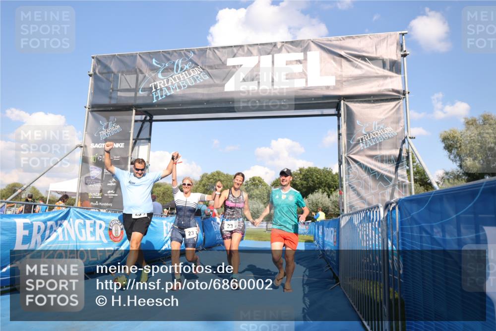 25.08.2024 - Elbe Triathlon Hamburg H.Heesch http://msf.ph/oto/6860002 25.08.2024 16:36:02 Ziel  meine-sportfotos.de