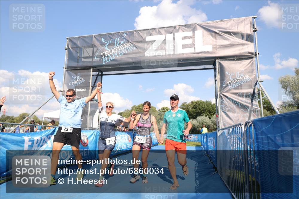 25.08.2024 - Elbe Triathlon Hamburg H.Heesch http://msf.ph/oto/6860034 25.08.2024 16:36:02 Ziel  meine-sportfotos.de