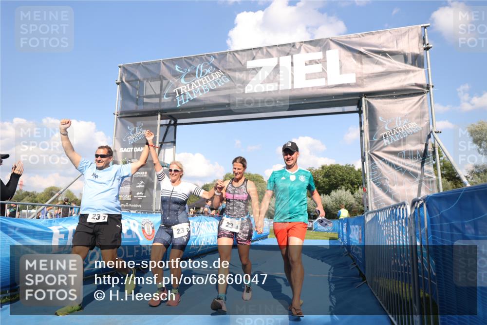 25.08.2024 - Elbe Triathlon Hamburg H.Heesch http://msf.ph/oto/6860047 25.08.2024 16:36:02 Ziel  meine-sportfotos.de