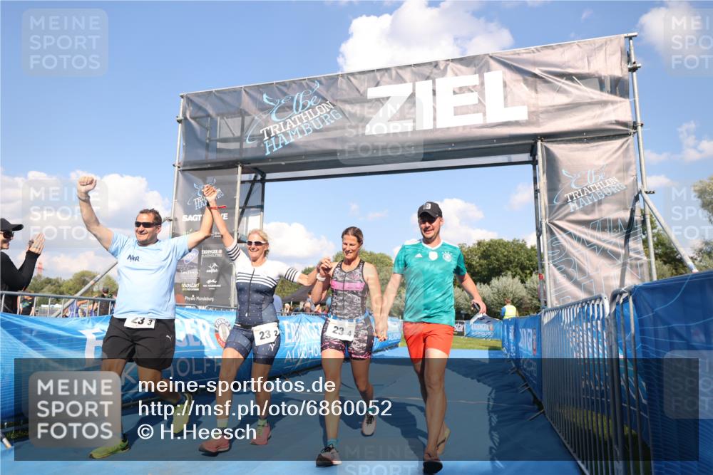 25.08.2024 - Elbe Triathlon Hamburg H.Heesch http://msf.ph/oto/6860052 25.08.2024 16:36:02 Ziel  meine-sportfotos.de