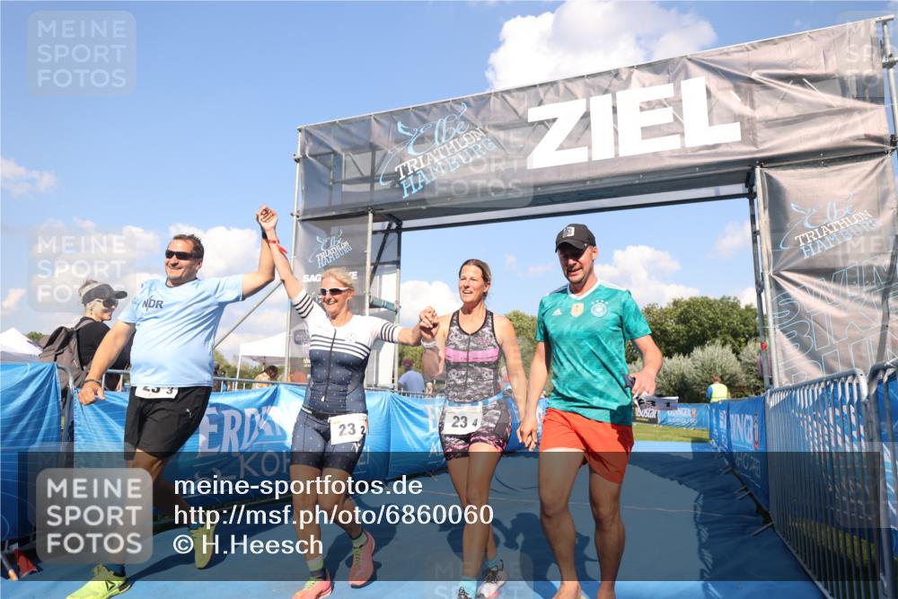 25.08.2024 - Elbe Triathlon Hamburg H.Heesch http://msf.ph/oto/6860060 25.08.2024 16:36:02 Ziel  meine-sportfotos.de