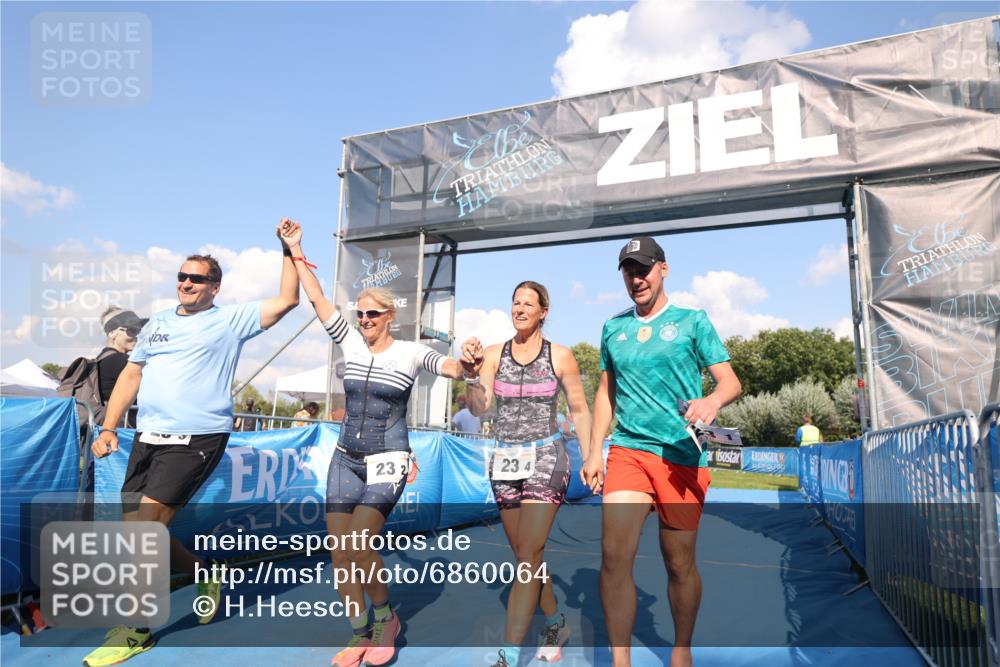 25.08.2024 - Elbe Triathlon Hamburg H.Heesch http://msf.ph/oto/6860064 25.08.2024 16:36:03 Ziel  meine-sportfotos.de