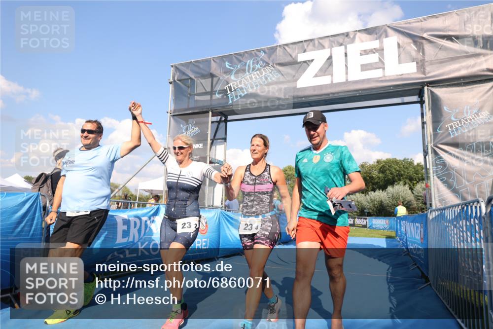 25.08.2024 - Elbe Triathlon Hamburg H.Heesch http://msf.ph/oto/6860071 25.08.2024 16:36:03 Ziel  meine-sportfotos.de