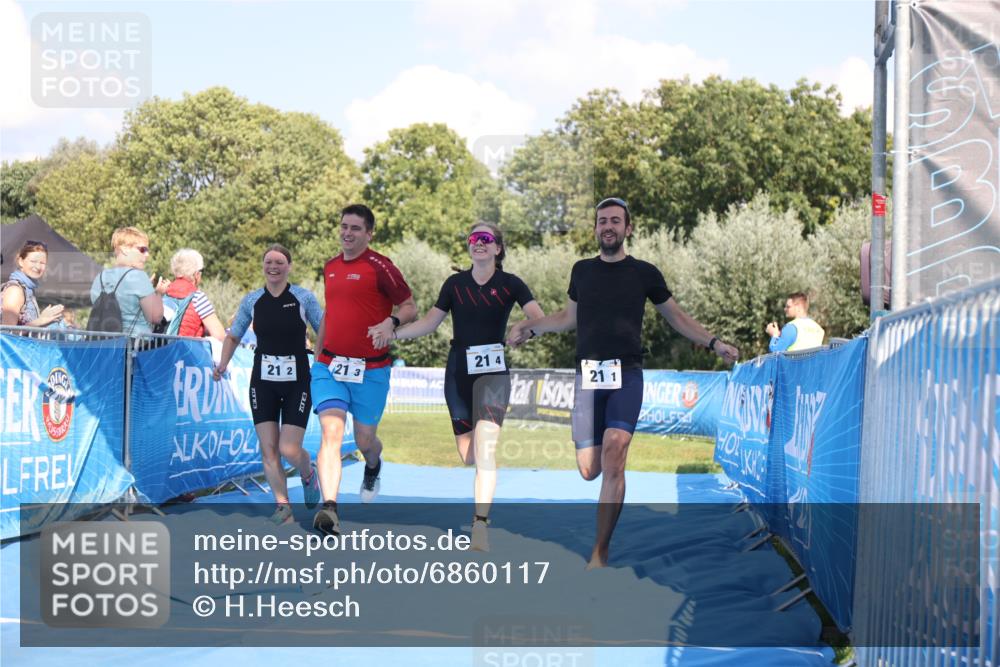 25.08.2024 - Elbe Triathlon Hamburg H.Heesch http://msf.ph/oto/6860117 25.08.2024 16:36:41 Ziel  meine-sportfotos.de