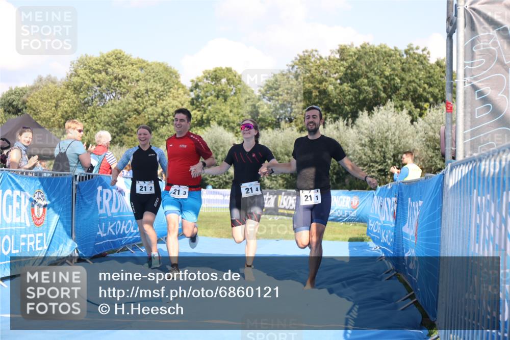 25.08.2024 - Elbe Triathlon Hamburg H.Heesch http://msf.ph/oto/6860121 25.08.2024 16:36:41 Ziel  meine-sportfotos.de