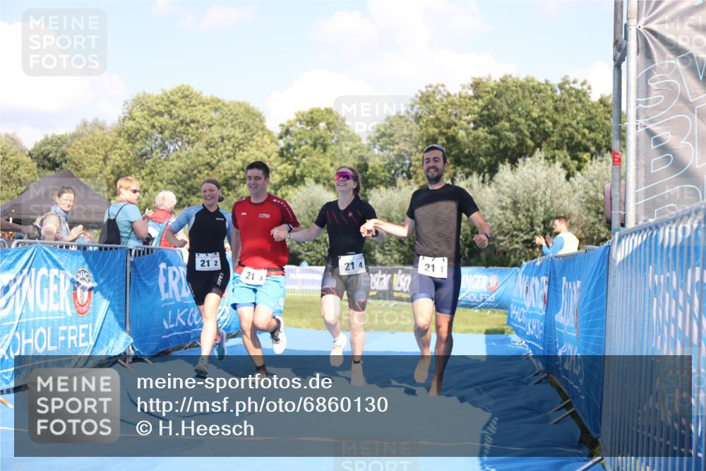 25.08.2024 - Elbe Triathlon Hamburg H.Heesch http://msf.ph/oto/6860130 25.08.2024 16:36:41 Ziel  meine-sportfotos.de