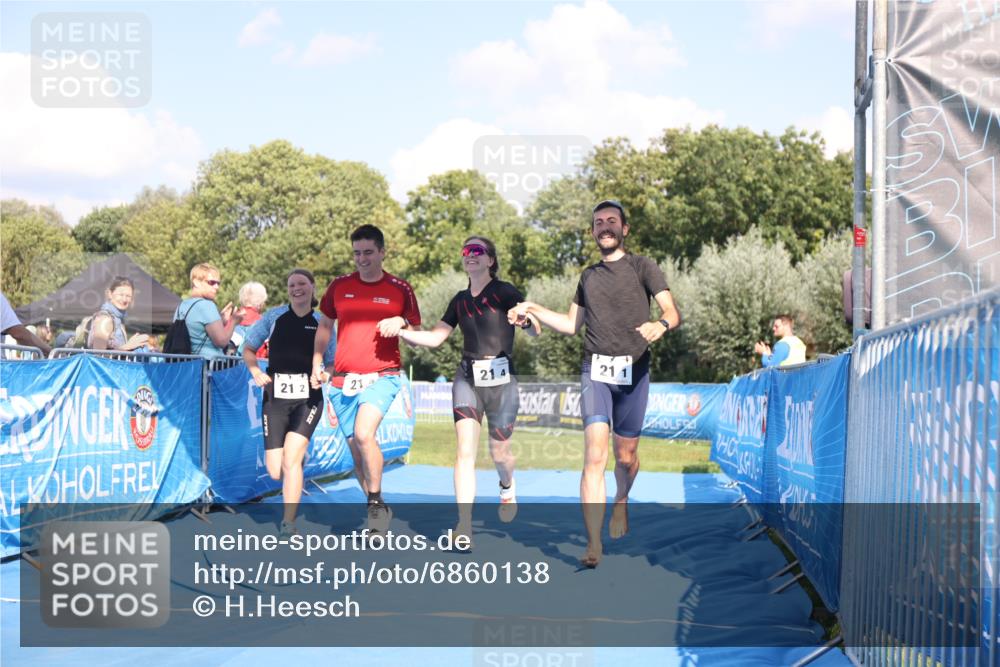 25.08.2024 - Elbe Triathlon Hamburg H.Heesch http://msf.ph/oto/6860138 25.08.2024 16:36:41 Ziel  meine-sportfotos.de