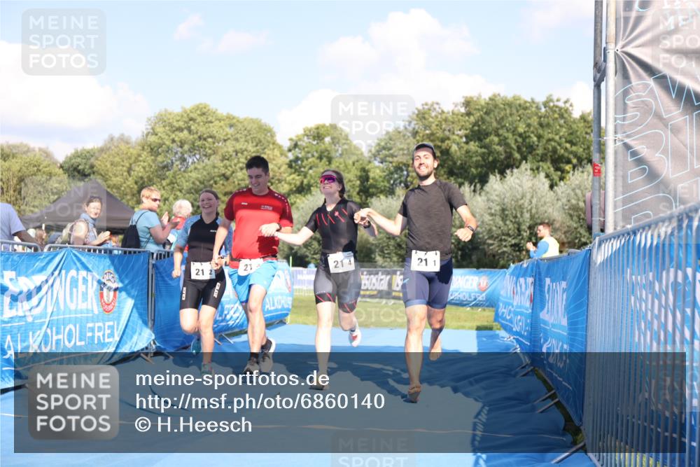 25.08.2024 - Elbe Triathlon Hamburg H.Heesch http://msf.ph/oto/6860140 25.08.2024 16:36:41 Ziel  meine-sportfotos.de