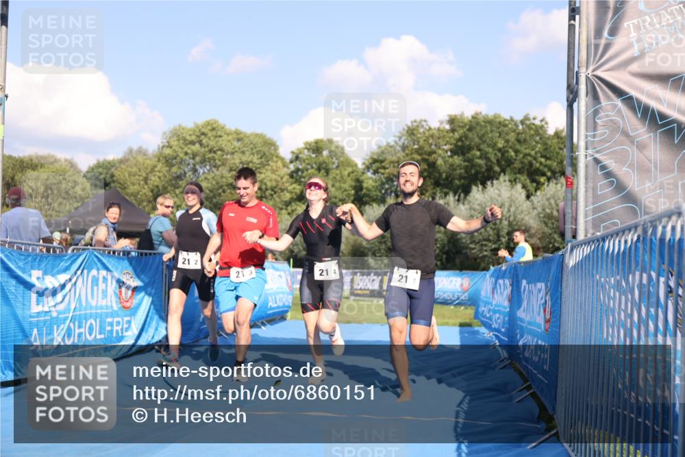 25.08.2024 - Elbe Triathlon Hamburg H.Heesch http://msf.ph/oto/6860151 25.08.2024 16:36:41 Ziel  meine-sportfotos.de