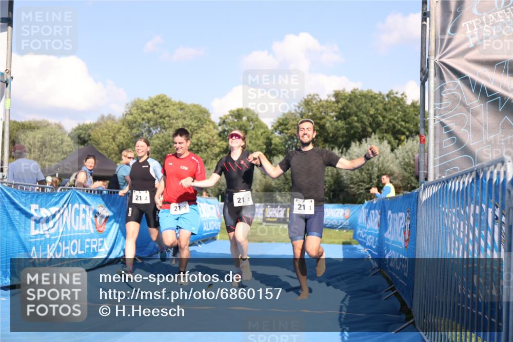 25.08.2024 - Elbe Triathlon Hamburg H.Heesch http://msf.ph/oto/6860157 25.08.2024 16:36:41 Ziel  meine-sportfotos.de