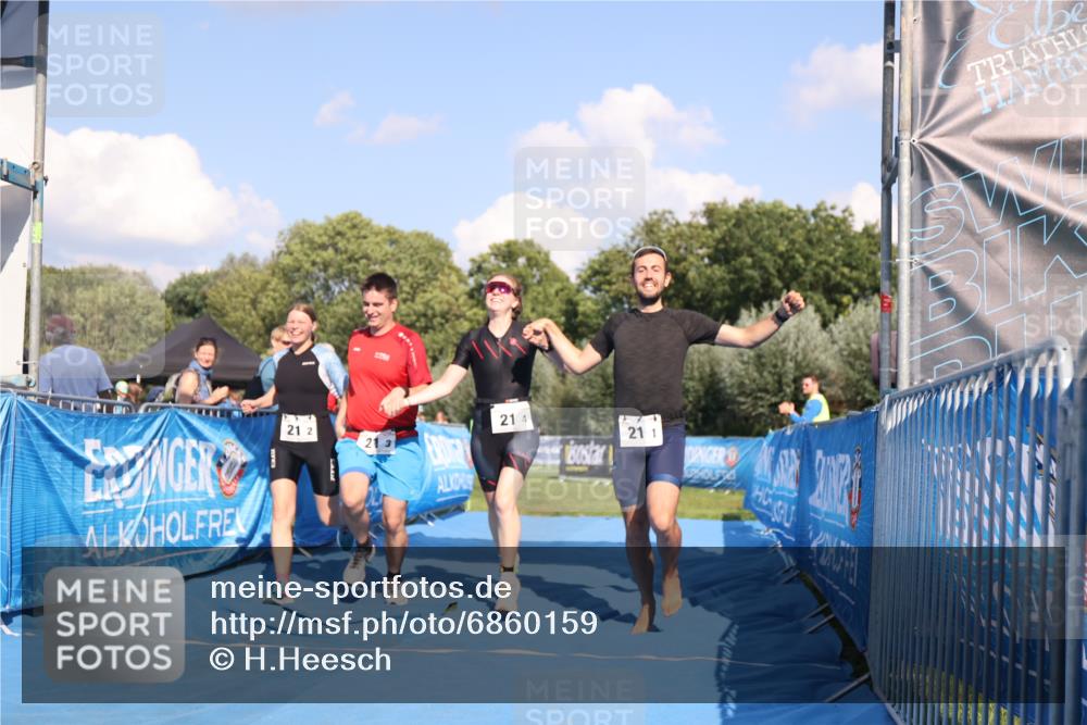25.08.2024 - Elbe Triathlon Hamburg H.Heesch http://msf.ph/oto/6860159 25.08.2024 16:36:41 Ziel  meine-sportfotos.de