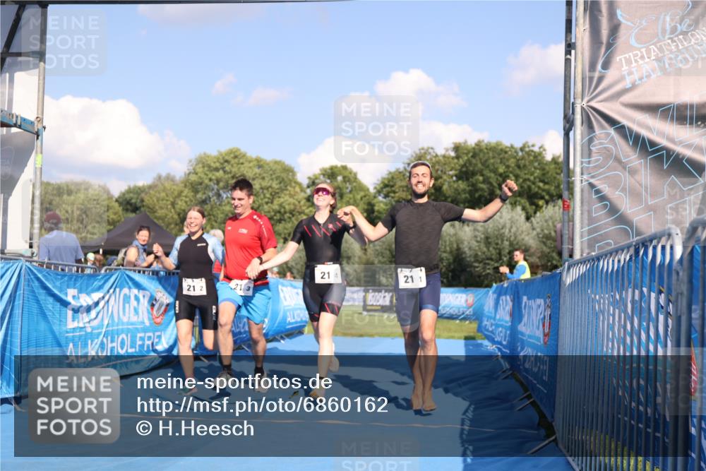 25.08.2024 - Elbe Triathlon Hamburg H.Heesch http://msf.ph/oto/6860162 25.08.2024 16:36:41 Ziel  meine-sportfotos.de