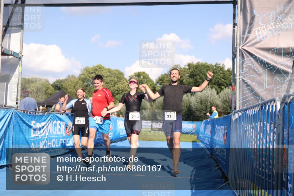 25.08.2024 - Elbe Triathlon Hamburg H.Heesch http://msf.ph/oto/6860167 25.08.2024 16:36:41 Ziel  meine-sportfotos.de