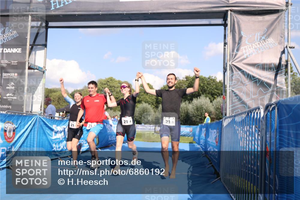 25.08.2024 - Elbe Triathlon Hamburg H.Heesch http://msf.ph/oto/6860192 25.08.2024 16:36:42 Ziel  meine-sportfotos.de