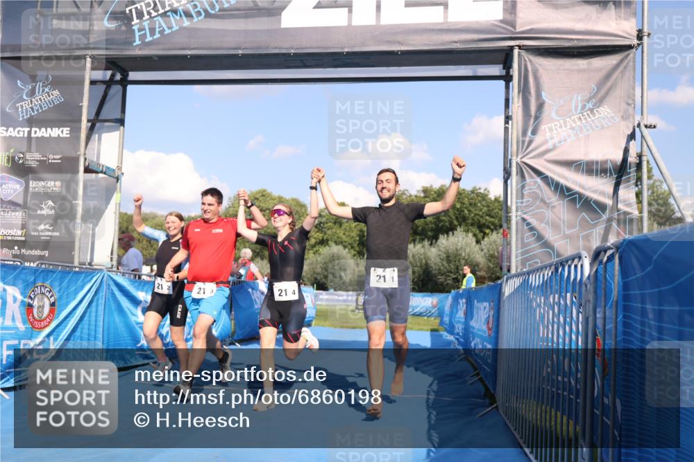 25.08.2024 - Elbe Triathlon Hamburg H.Heesch http://msf.ph/oto/6860198 25.08.2024 16:36:42 Ziel  meine-sportfotos.de