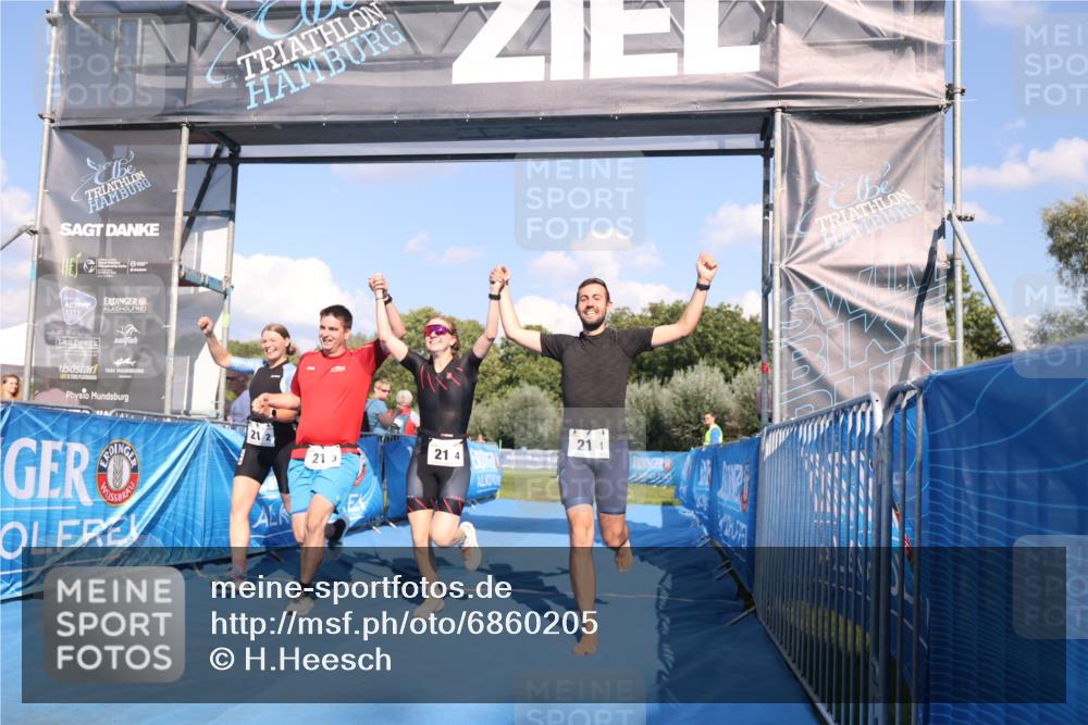 25.08.2024 - Elbe Triathlon Hamburg H.Heesch http://msf.ph/oto/6860205 25.08.2024 16:36:42 Ziel  meine-sportfotos.de