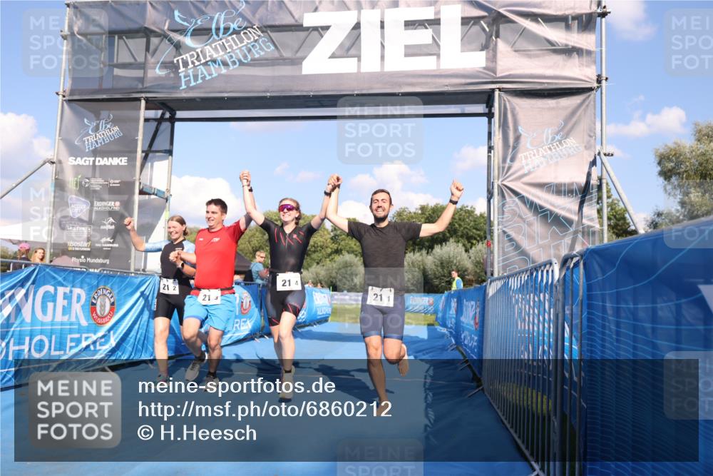 25.08.2024 - Elbe Triathlon Hamburg H.Heesch http://msf.ph/oto/6860212 25.08.2024 16:36:42 Ziel  meine-sportfotos.de