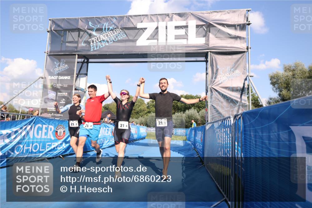 25.08.2024 - Elbe Triathlon Hamburg H.Heesch http://msf.ph/oto/6860223 25.08.2024 16:36:42 Ziel  meine-sportfotos.de
