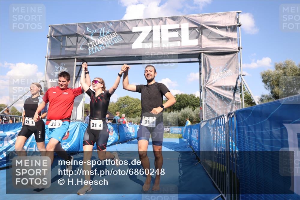 25.08.2024 - Elbe Triathlon Hamburg H.Heesch http://msf.ph/oto/6860248 25.08.2024 16:36:42 Ziel  meine-sportfotos.de
