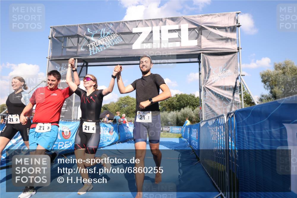25.08.2024 - Elbe Triathlon Hamburg H.Heesch http://msf.ph/oto/6860255 25.08.2024 16:36:42 Ziel  meine-sportfotos.de