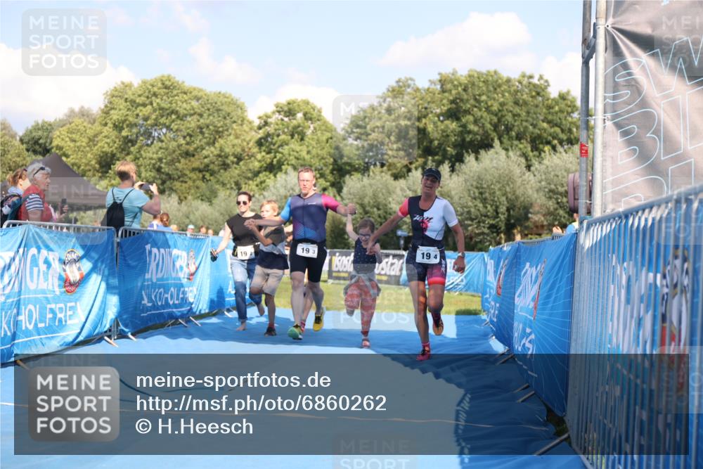 25.08.2024 - Elbe Triathlon Hamburg H.Heesch http://msf.ph/oto/6860262 25.08.2024 16:42:01 Ziel  meine-sportfotos.de