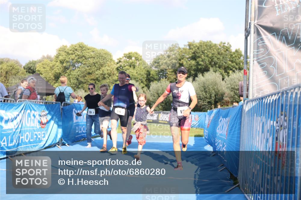 25.08.2024 - Elbe Triathlon Hamburg H.Heesch http://msf.ph/oto/6860280 25.08.2024 16:42:01 Ziel  meine-sportfotos.de