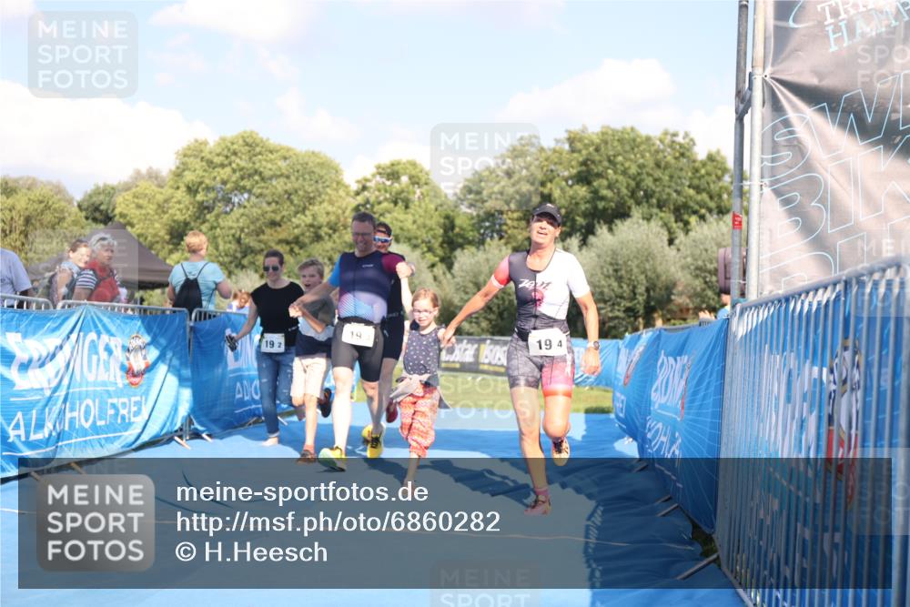25.08.2024 - Elbe Triathlon Hamburg H.Heesch http://msf.ph/oto/6860282 25.08.2024 16:42:01 Ziel  meine-sportfotos.de