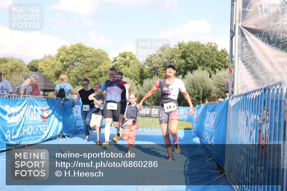 25.08.2024 - Elbe Triathlon Hamburg H.Heesch http://msf.ph/oto/6860286 25.08.2024 16:42:02 Ziel  meine-sportfotos.de