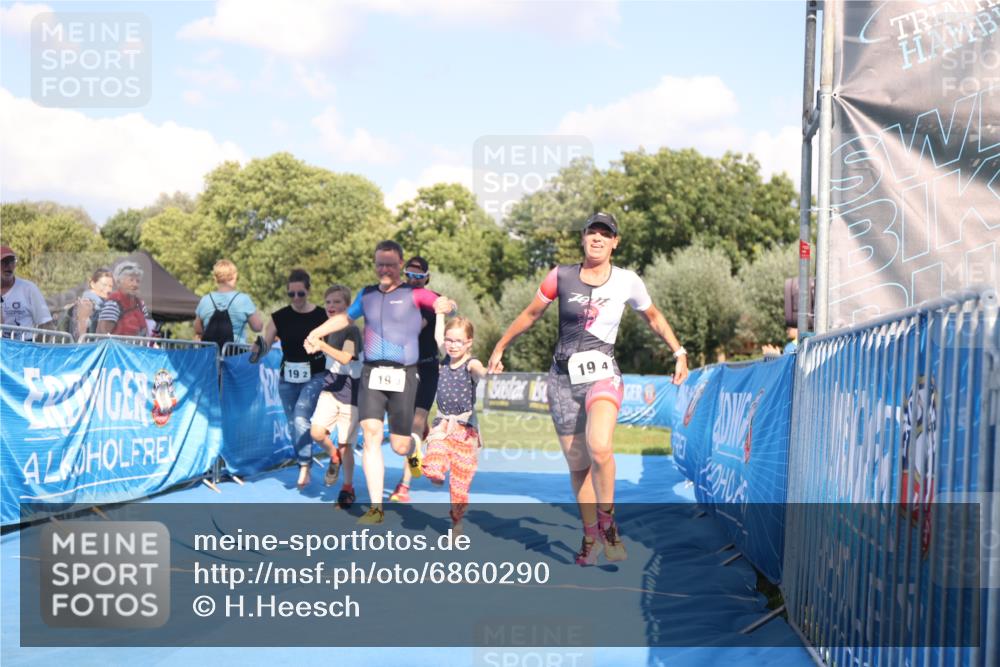 25.08.2024 - Elbe Triathlon Hamburg H.Heesch http://msf.ph/oto/6860290 25.08.2024 16:42:02 Ziel  meine-sportfotos.de