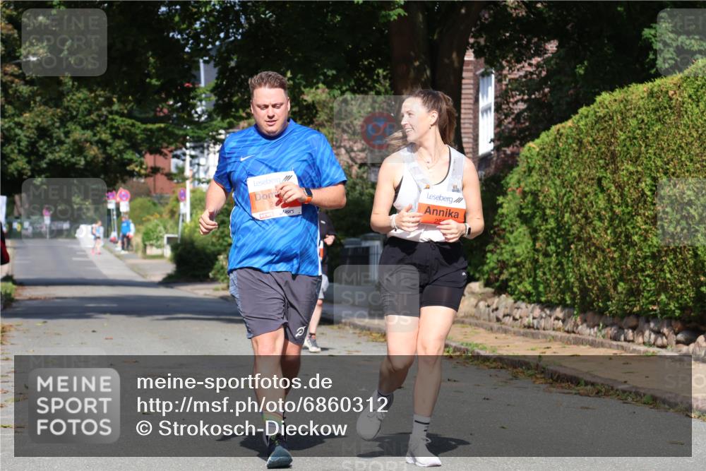 25.08.2024 - 20. Blankeneser Heldenlauf Strokosch-Dieckow http://msf.ph/oto/6860312 25.08.2024 10:06:53 Ziel 252, 253 meine-sportfotos.de