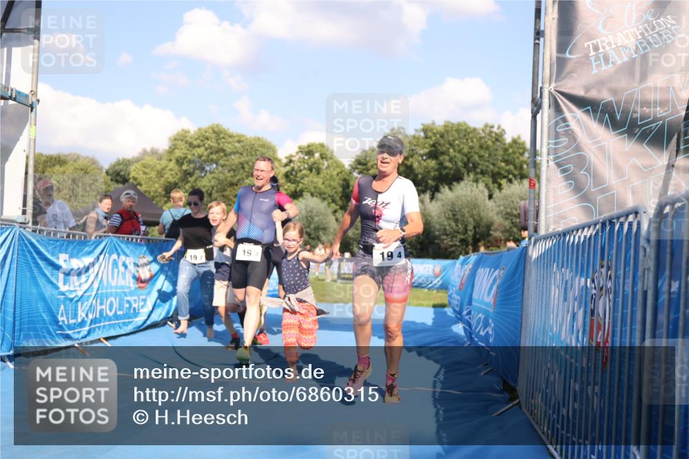 25.08.2024 - Elbe Triathlon Hamburg H.Heesch http://msf.ph/oto/6860315 25.08.2024 16:42:02 Ziel  meine-sportfotos.de