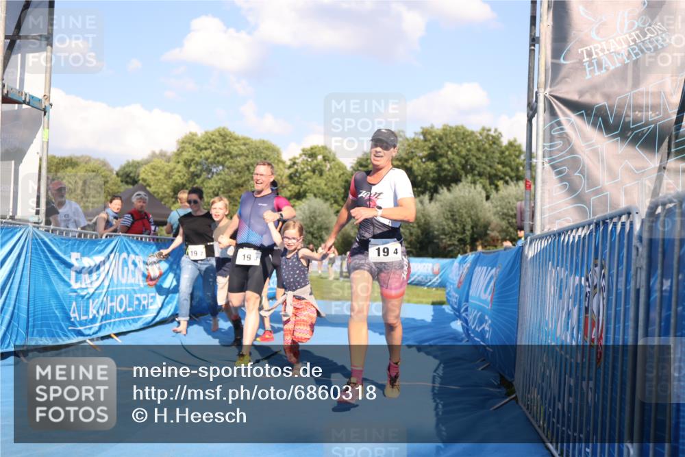 25.08.2024 - Elbe Triathlon Hamburg H.Heesch http://msf.ph/oto/6860318 25.08.2024 16:42:02 Ziel  meine-sportfotos.de