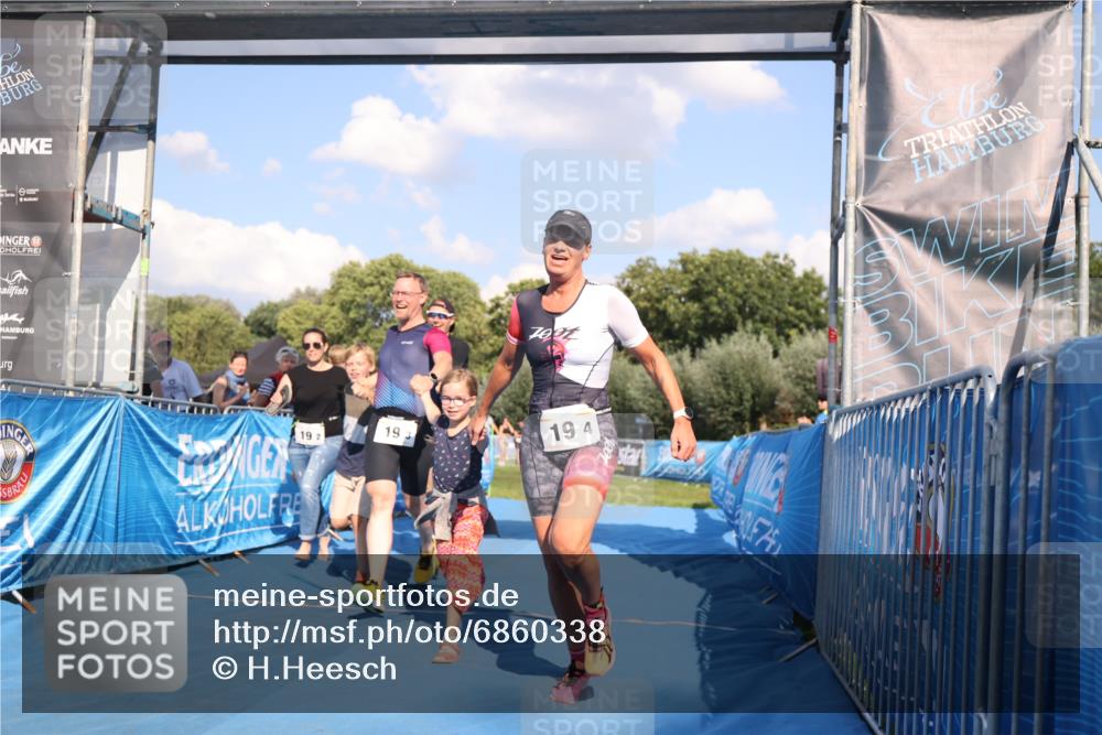 25.08.2024 - Elbe Triathlon Hamburg H.Heesch http://msf.ph/oto/6860338 25.08.2024 16:42:02 Ziel  meine-sportfotos.de
